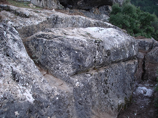 Define İşaretleri Mezar